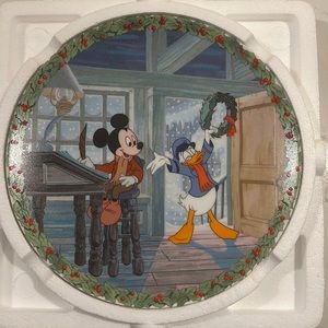 Knowles Mickey’s Christmas Carol plate collection
